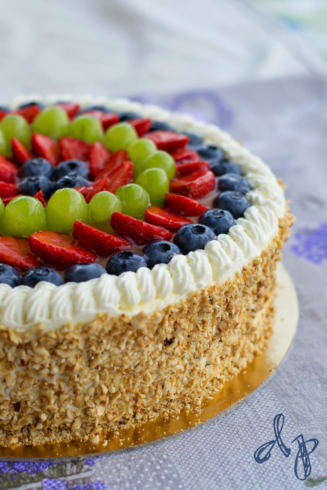 Как украсить красиво торт фруктами: Как украсить торт фруктами и ягодами в домашних условиях: идеи и пошаговые рецепты
