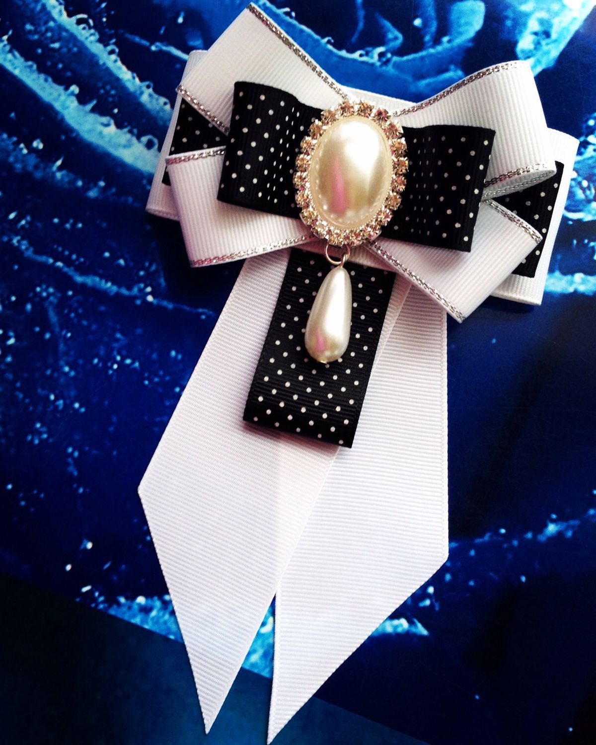 Брошь галстук из лент своими руками: Галстук-брошь в стиле канзаши из лент своими руками для девочки к школьной форме