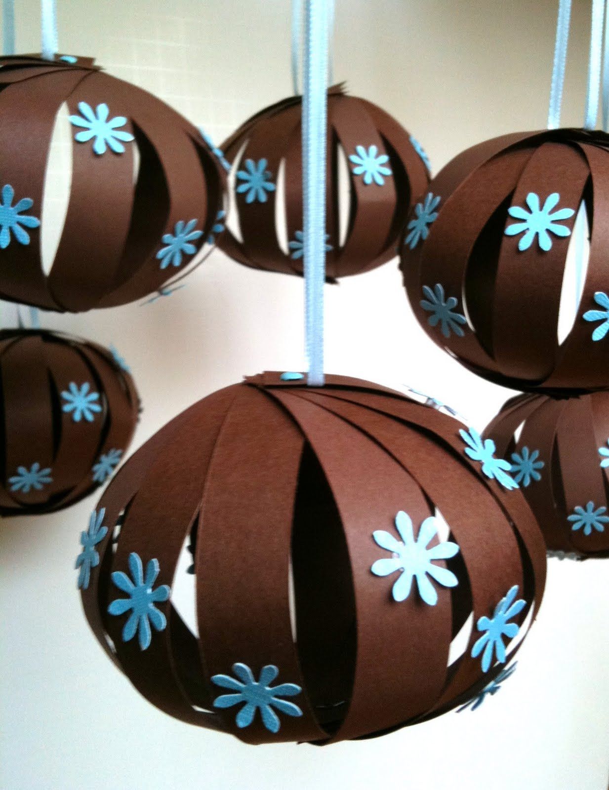 Из бумаги на новый год шары: Выпуклый шар из бумаги на ёлку