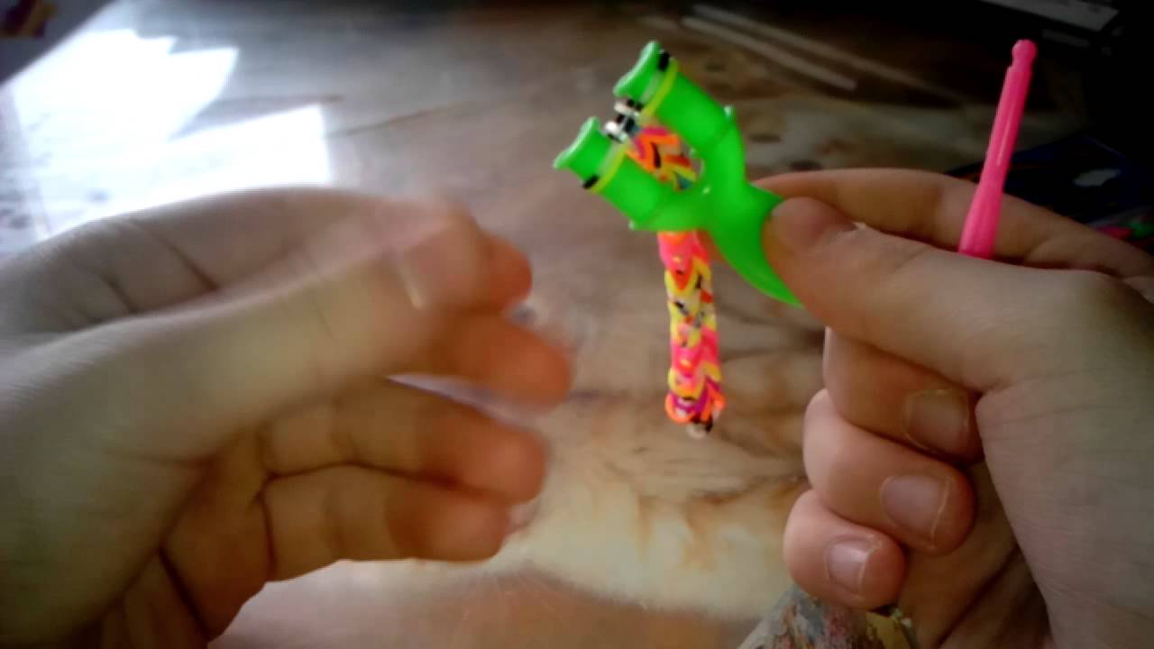 Видео браслеты из резинок на рогатке видео уроки: Как плести браслеты из резинок: простые идеи для начинающих