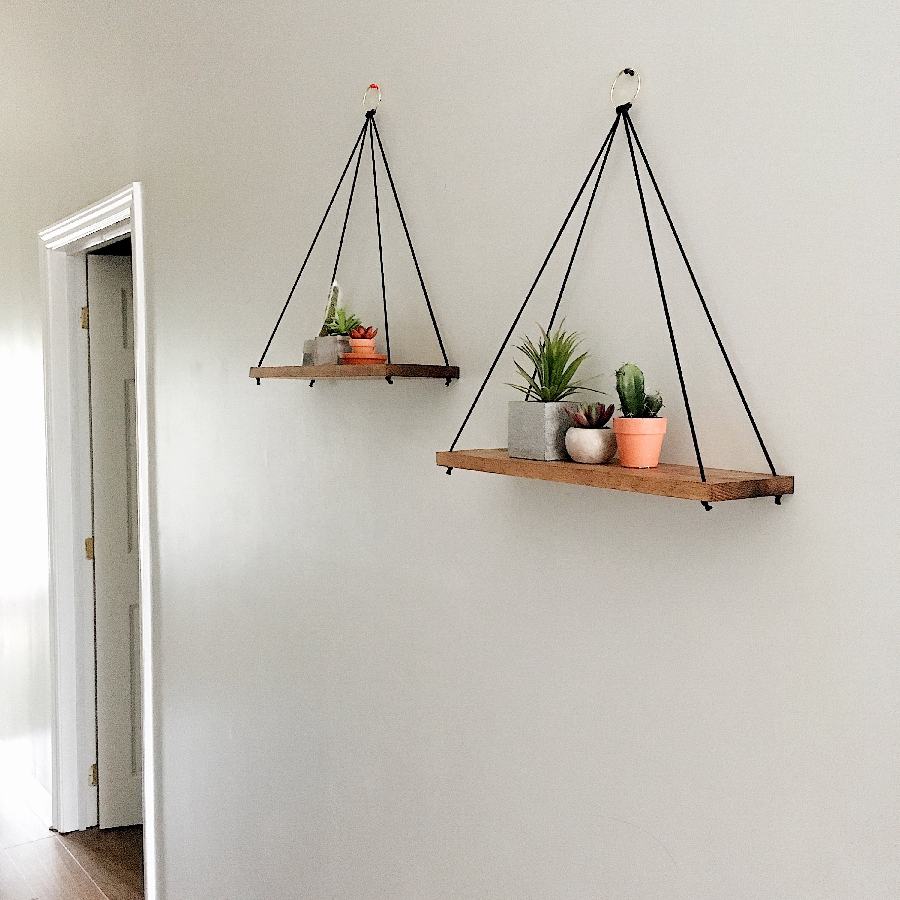 Подвесная полочка: Подвесная полочка в технике макраме