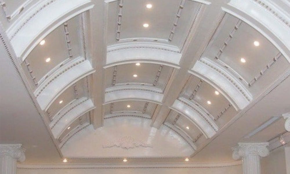 Потолки из гипса фото в зал: Дизайн потолков из гипсокартона - 140 фото новинок в интерьере