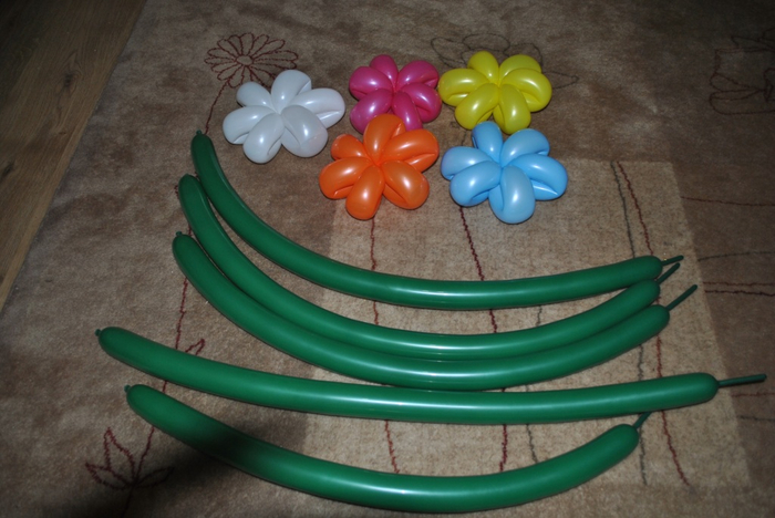 Цветок из длинных шариков: Как сделать цветок из воздушных шариков
