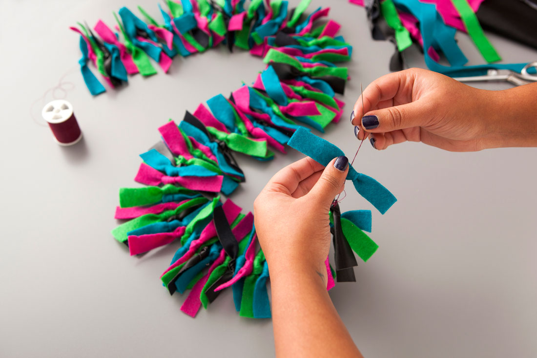 Как сделать гирлянду на новый год своими руками из бумаги видео: как сделать цветные бумажные елочные поделки из гофрированной бумаги на Новый год