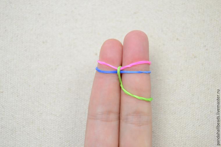 Как на пальцах плести браслеты из резиночек: Узнаем как плести браслет из резинок без станка: разные способы