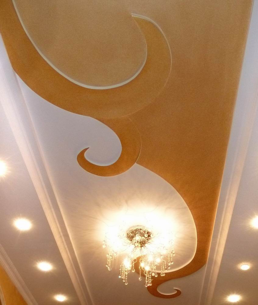 Простой фигура потолок: фигурная поверхность из гипсокартона с рисунком и узорами, фигурки из гипса, гипсокартон в спальне