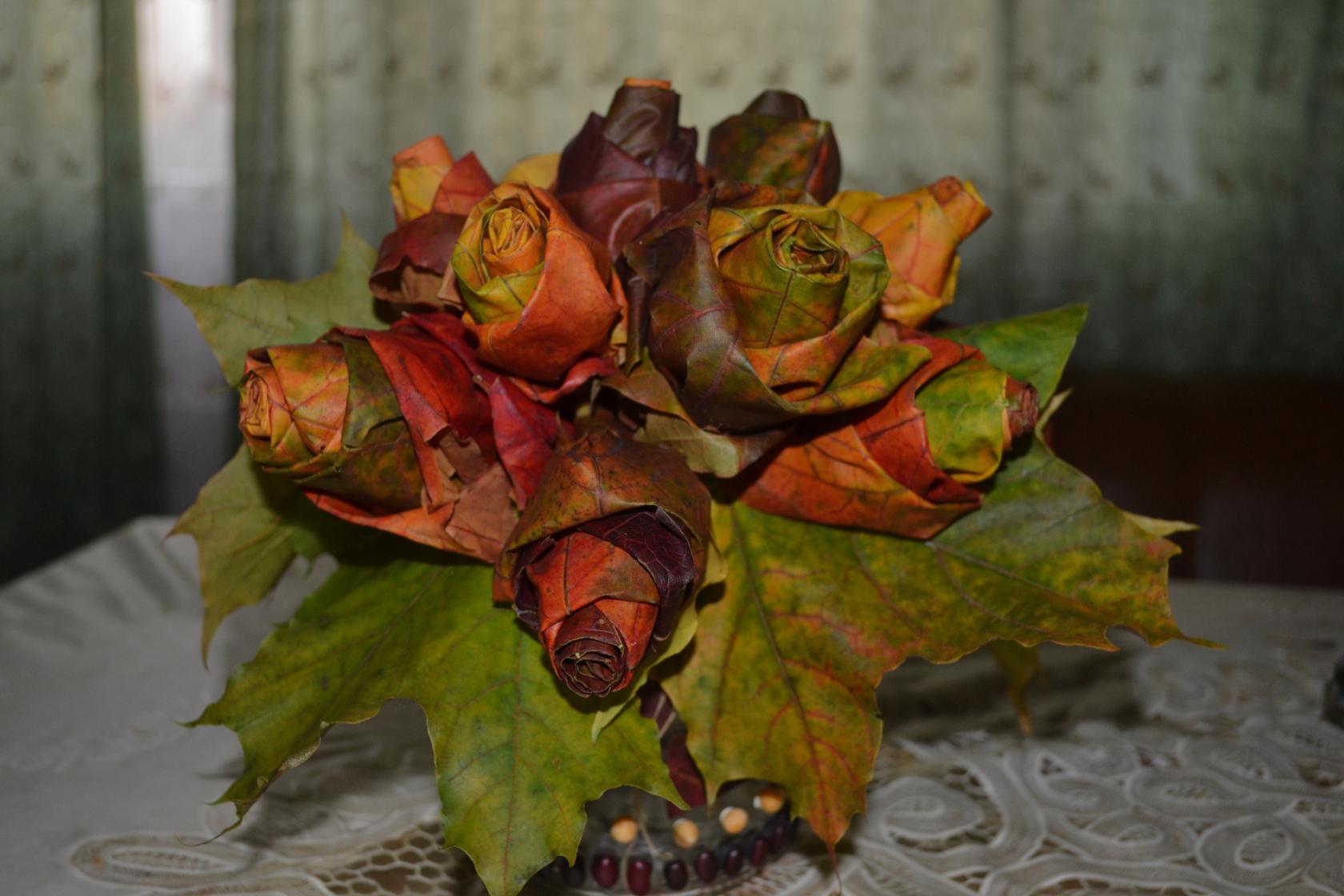 Цветы своими руками из листьев: Цветок из осенних листьев - Поделки из природного материала , Аппликация, для детей от 7 лет