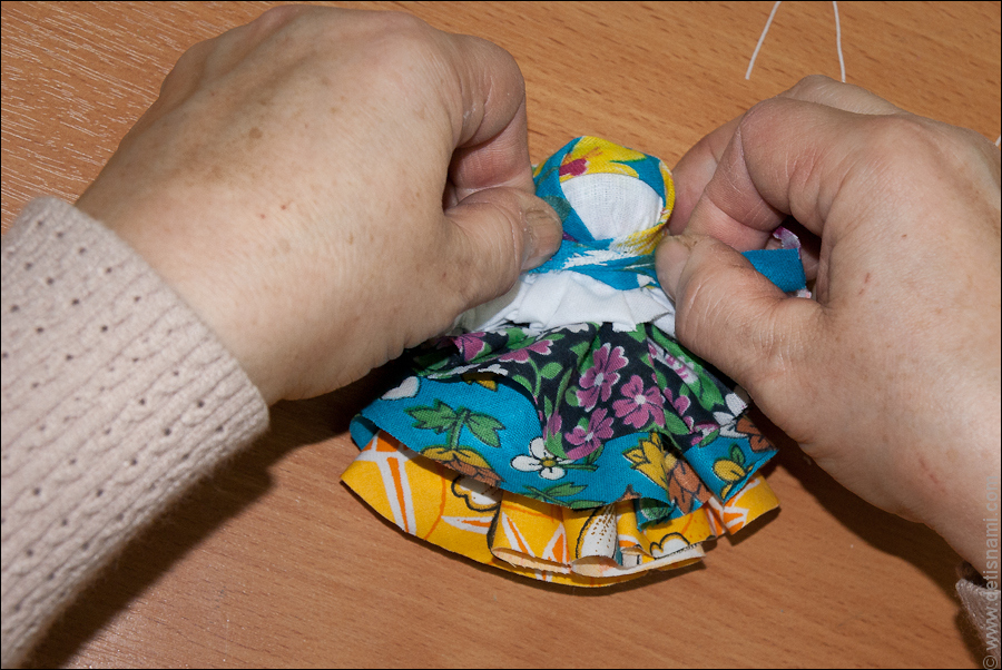 Куклы из лоскутков своими руками для начинающих: Создаем куколку «На счастье» в традиционной текстильной народной технике…. Просто, красиво и быстро!