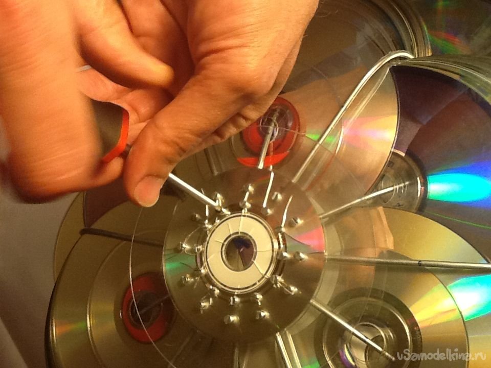 Что можно сделать из дисков своими руками видео: Что и как можно сделать из комп. дисков своими руками (инструкции с видео)?