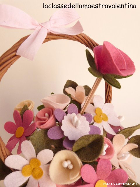 Панно из фетра цветы: Цветы из фетра на декоративном панно