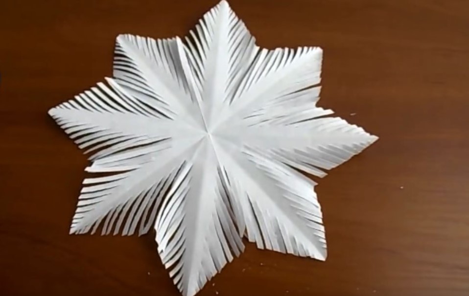 Сделать своими руками из бумаги снежинку: Снежинки из бумаги своими руками на Новый год: как сделать, вырезать по шаблону