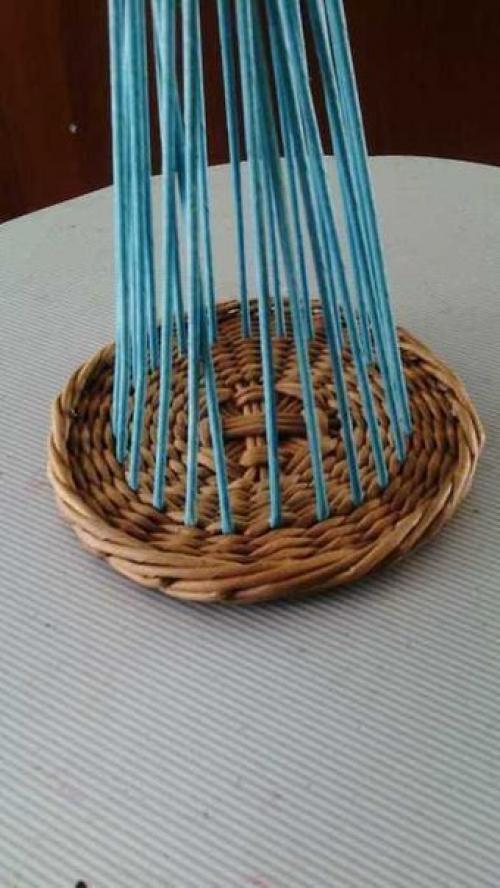 Плетение домик для лука из газетных трубочек: Плетение из бумажных трубочек - лукодом! Домик для лука - очень интересный вариант для хранения самого лука, но я решила его использо…