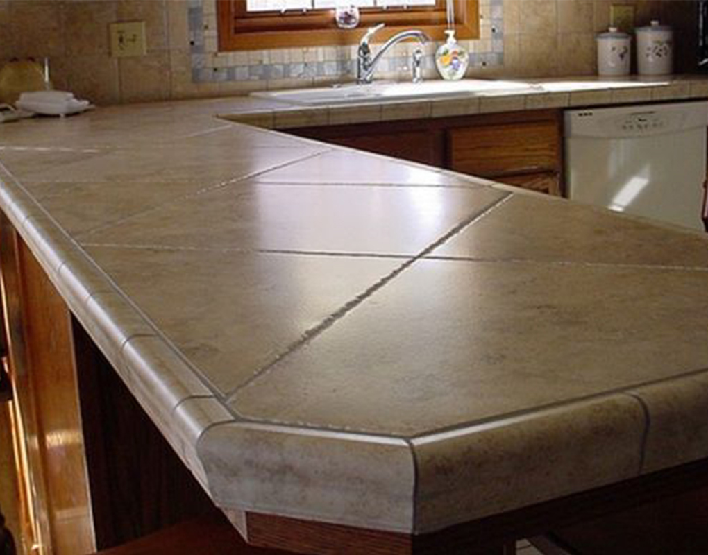 Столешница кухонная своими руками: как обновить столешницу с помощью плитки? Особенности кухонных столешниц из дерева. Как сделать бетонную модель?