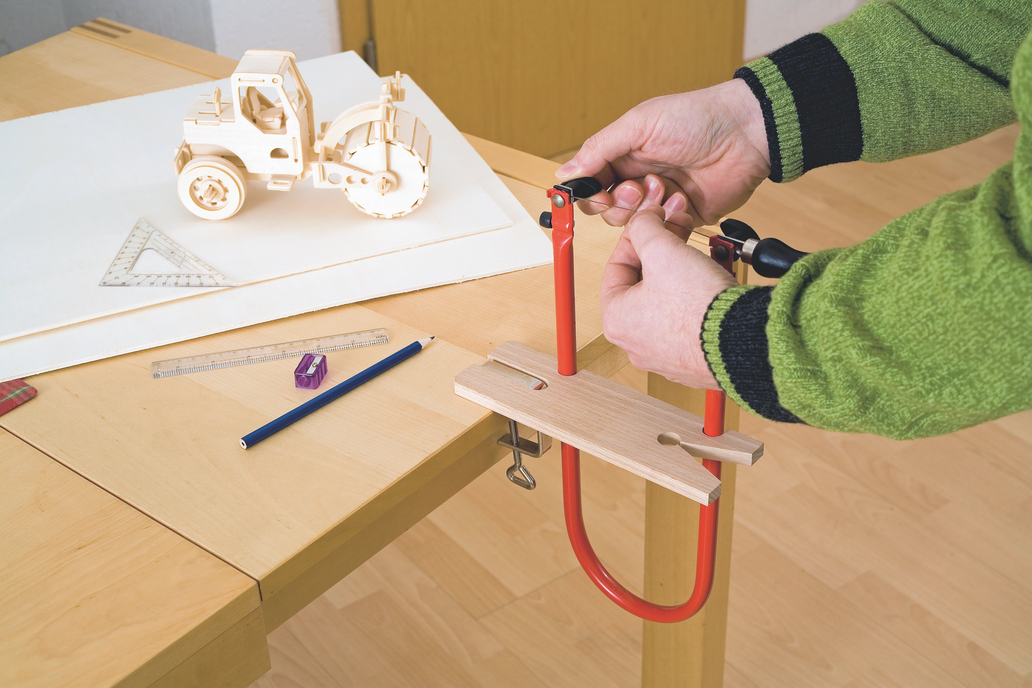 Инструмент для выпиливания из фанеры: Какие инструменты можно использовать для фигурного выпиливания из фанеры? | Поделкин