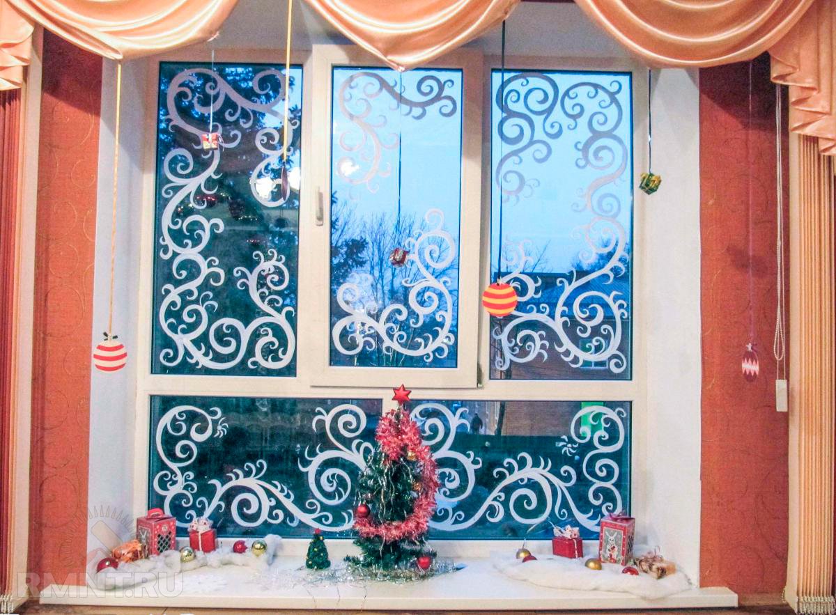 Как украсить к новому году окно: Как украсить окна на Новый год – 70 фото и 9 классных способов