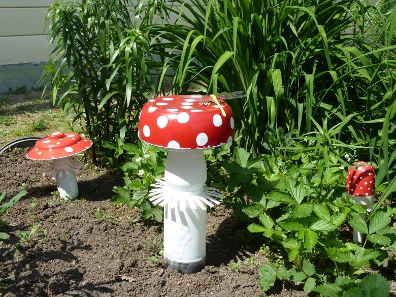 Как сделать поделку гриб своими руками: как делаются простые грибки для украшения сада и дома