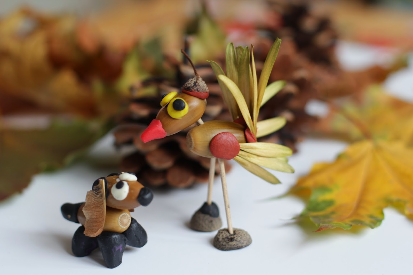 Поделки из пластилина для детей на тему осень: Осенняя поделка (обратная аппликация из пластилина)