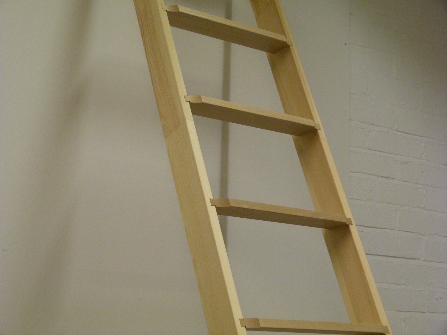 Приставные лестницы своими руками из дерева: Как сделать приставную деревянную лестницу: этапы изготовления