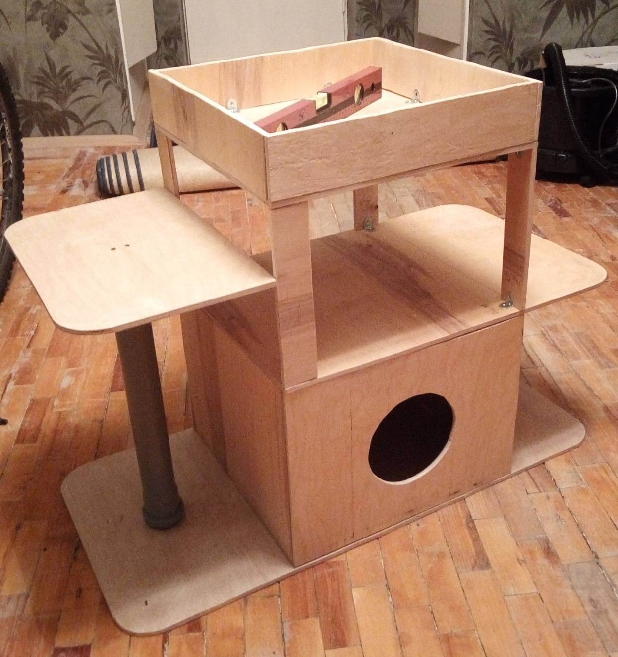 Домик для кошки из картонной коробки своими руками: пошаговая инструкция по изготовлению домика для котов из картона и футболки