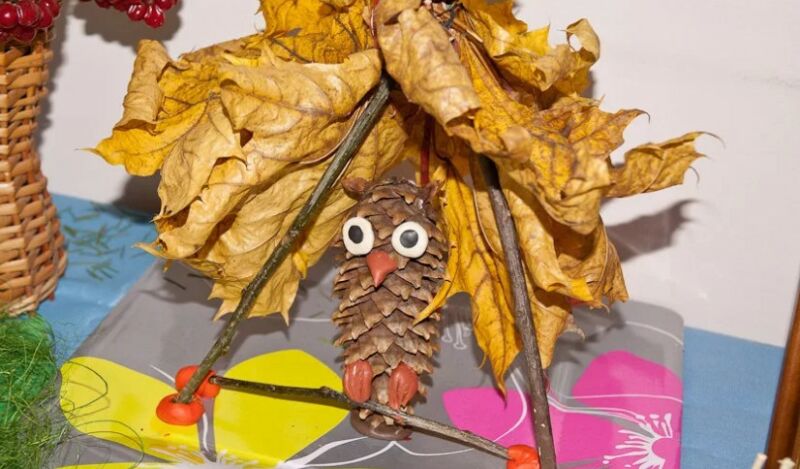Поделка из пластилина и листьев: Осенние поделки из листьев своими руками (все новинки для детей детского сада и школы)