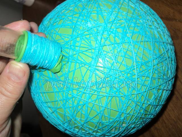 Глобус из ниток своими руками: Вырезать и склеить глобус из бумаги. Как можно сделать настоящий глобус из бумаги и красок. Как слепить макет глобуса, планеты Земля из пластилина, ниток поэтапно