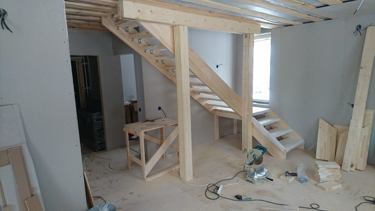 Как сделать деревянную лестницу на второй этаж на даче своими руками: Лестница на даче своими руками