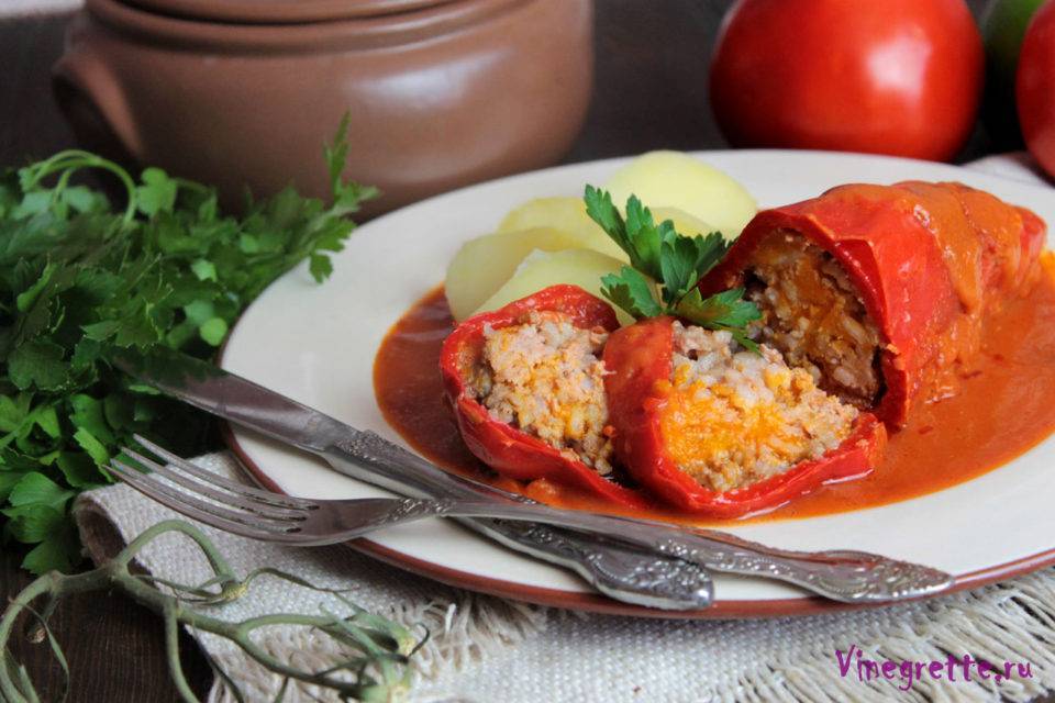 Перец фаршированный мясом и рисом классический рецепт с фото: Классический фаршированный перец рецепт с фото пошагово