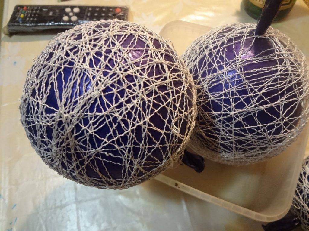 Как делать из ниток шары: Как сделать шары из ниток и клея ПВА своими руками