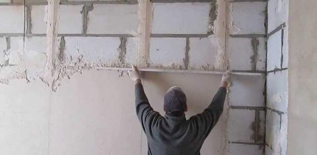 Как своими руками заштукатурить стену: видео и рекомендации к работе