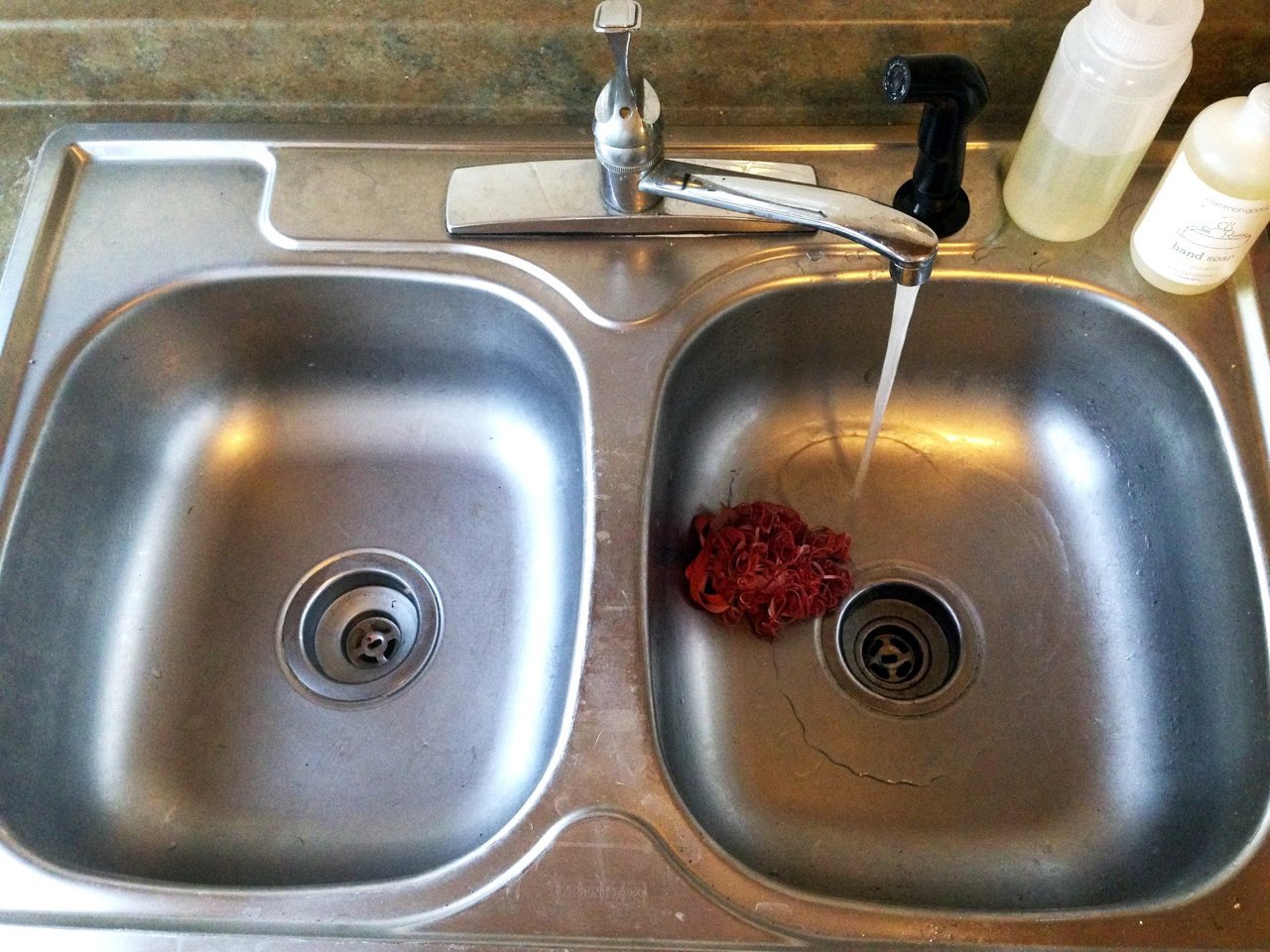 Раковина засорилась что делать: Что делать, если засорилась раковина на кухне: как прочистить засор своими руками