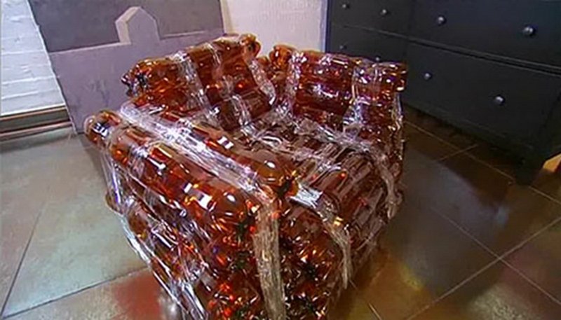 Кресло из пластиковых бутылок