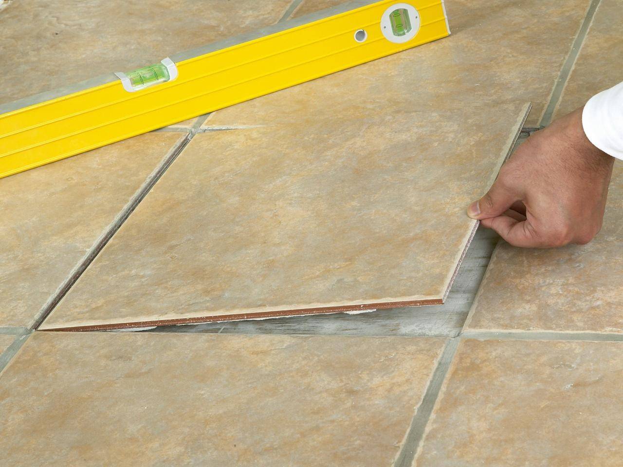 Укладка кафельной плитки своими руками на пол: Как положить плитку на пол самостоятельно без опыта