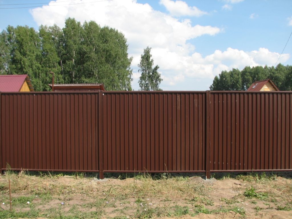 Забор из профлиста фото коричневый: из профнастила, из штакетника, из дерева