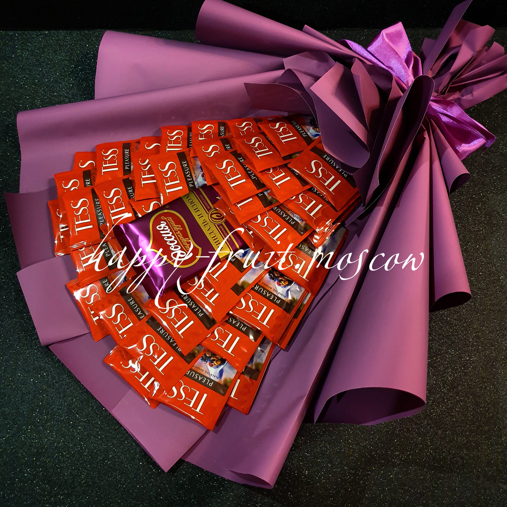 Подарок своими руками на день рождения женщине из конфет: Подарки для мужчин из конфет