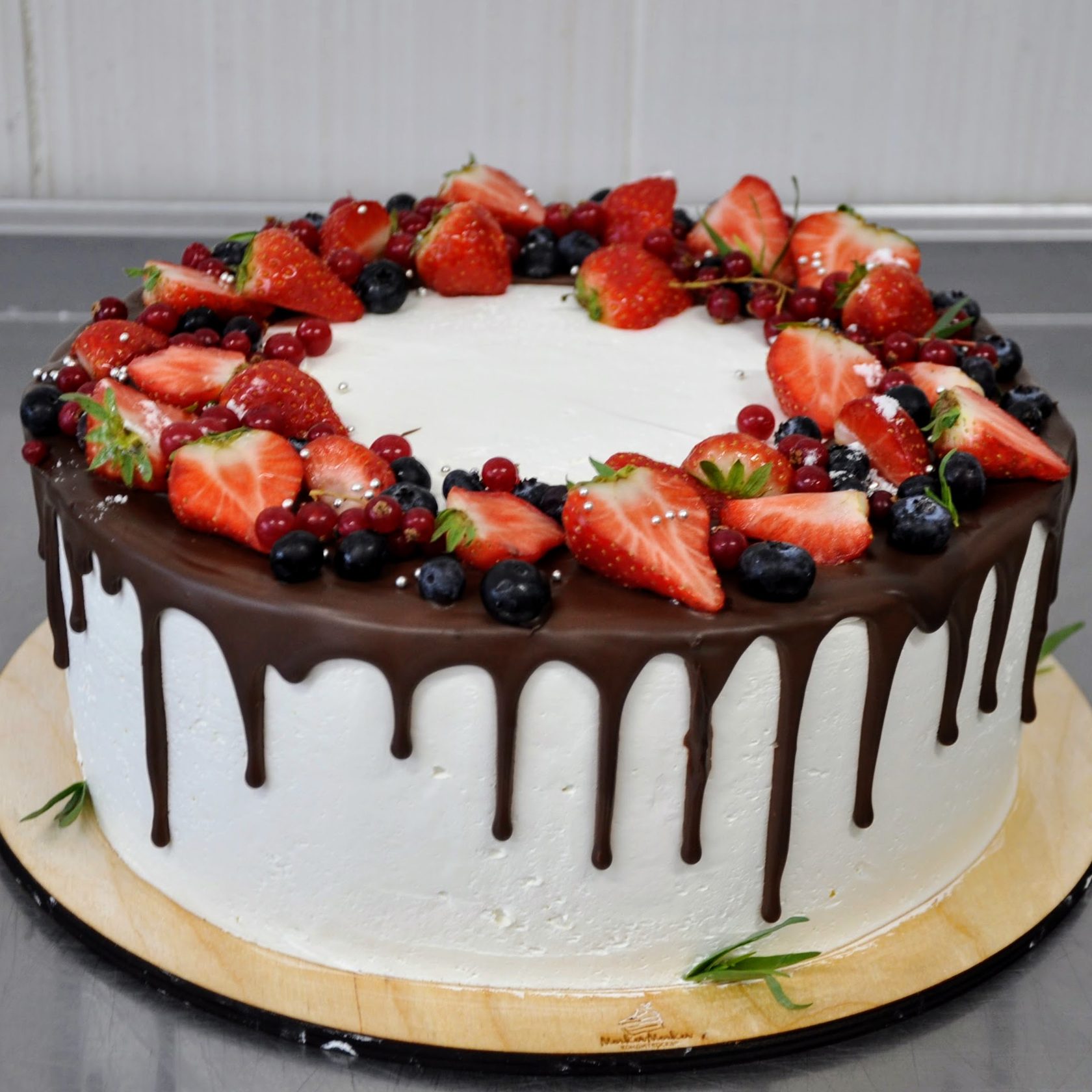 Торт оформление фруктами: Как правильно положить ягоды на торт. Украшение торта фруктами: вкусно и красиво
