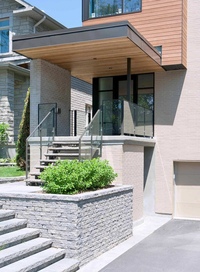 Дизайн крыльца в частном доме: Красивое крыльцо: современный дизайн, оформление в частном доме, бюджетный вариант из металла и дерева
