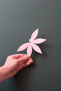 Как из бумаги вырезать цветок: Аппликация цветы из бумаги