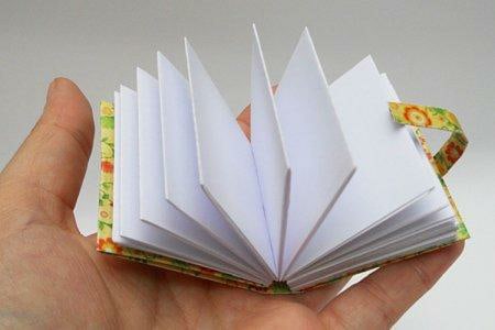 Как сделать из картона книжку: Как сделать маленькую книжку из бумаги