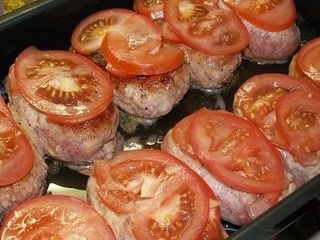 Котлеты под шубой: Котлеты под шубой запеченные в духовке с помидорами рецепт с фото пошагово