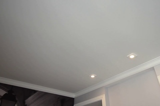 Одноуровневые потолки из гипсокартона фото: Потолок из гипсокартона своими руками