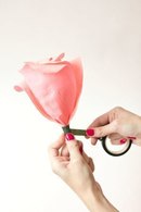 Как сделать большую розу из бумаги: Как сделать большую бумажную розу
