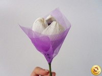 Цветы с конфетами из бумаги крепированной: Как сделать букет из конфет своими руками для начинающих.Фото пошагово