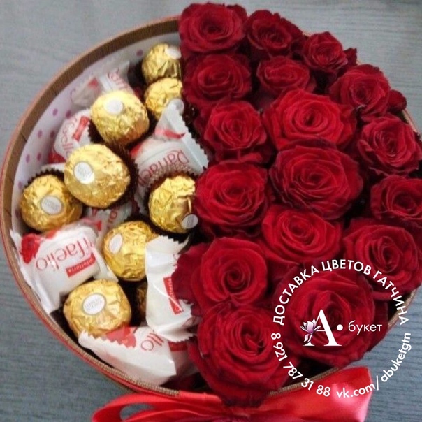 Конфеты и букет цветов: Букет из конфет и роз – купить с бесплатной доставкой в Москве