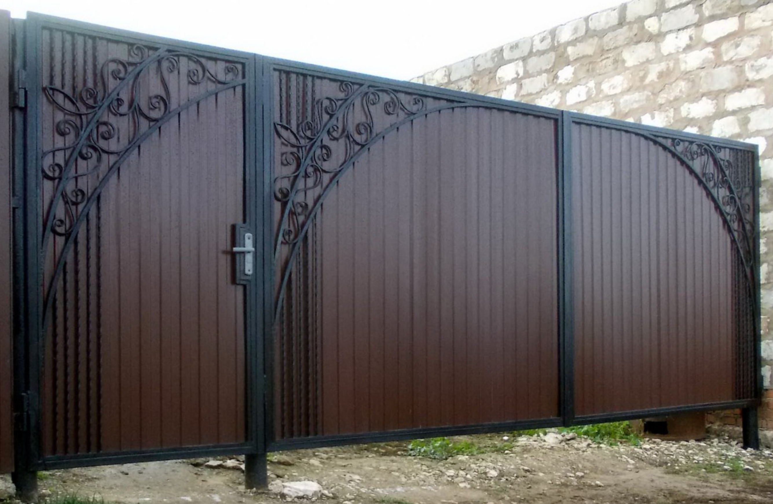 Фото калитка в воротах: Журнал о дизайне интерьеров и ремонте Идеи вашего дома — IVD.ru