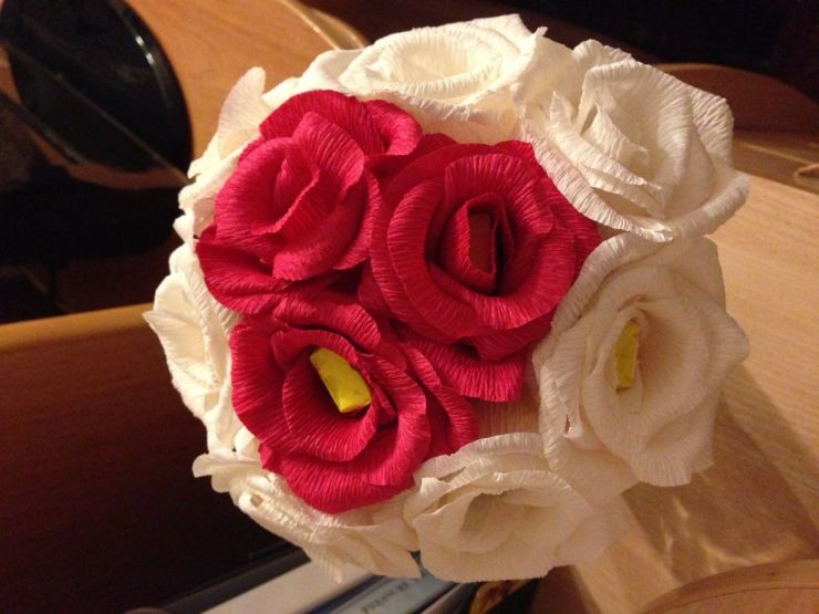 Как сделать своими руками розы: 120 фото-идей красивых цветов из бумаги, атласных лент, фоамирана. Схемы изготовления цветов и букетов.