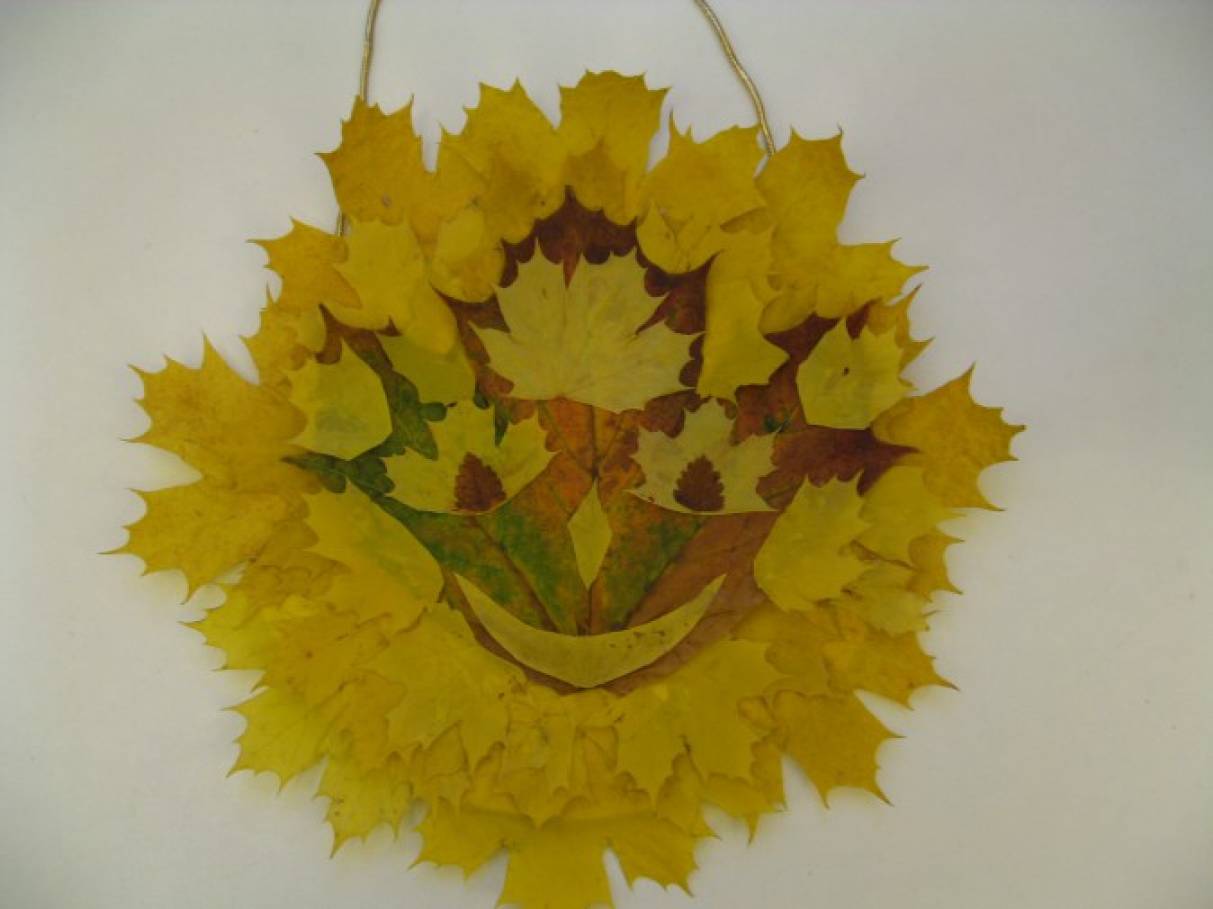 Поделка солнышко из листьев: аппликация «Солнце» из осенних листиков своими руками, легкие поделки на тему «Осень»