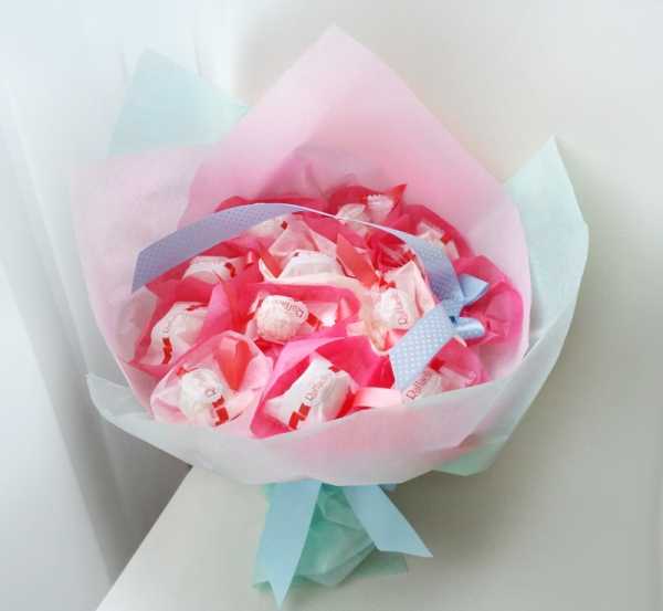Конфеты и букет цветов – Букет из конфет своими руками: пошагово с фото