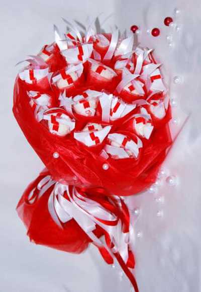 Подарки из конфет своими руками фото – Подарок из конфет своими руками: 20 идей для творчества