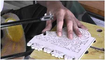 Резьба ручным лобзиком чертежи по фанере – Трафареты для выпиливания лобзиком (рисунки для мастеров и начинающих)