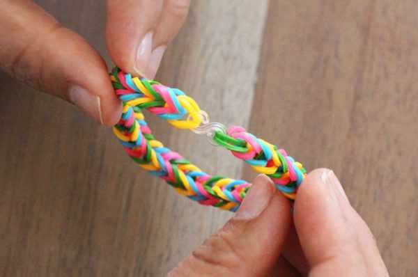 Резинки плести – Схемы плетения браслетов из резинок своими руками с фото